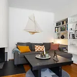 Spacious Top-floor With View And Private Balcony Apartment *