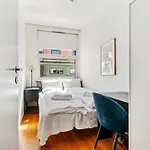 Spacious Top-floor With View And Private Balcony 公寓 *