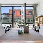 公寓 Spacious Top-floor With View And Private Balcony 卑爾根