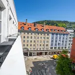 Spacious Top-floor With View And Private Balcony * 卑爾根