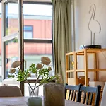 Spacious Top-floor With View And Private Balcony 卑爾根