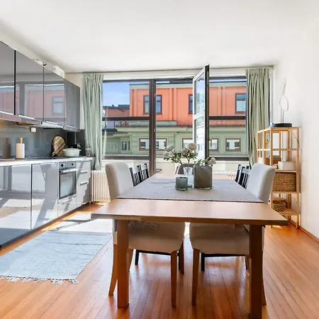 Spacious Top-floor With View And Private Balcony Apartamento *